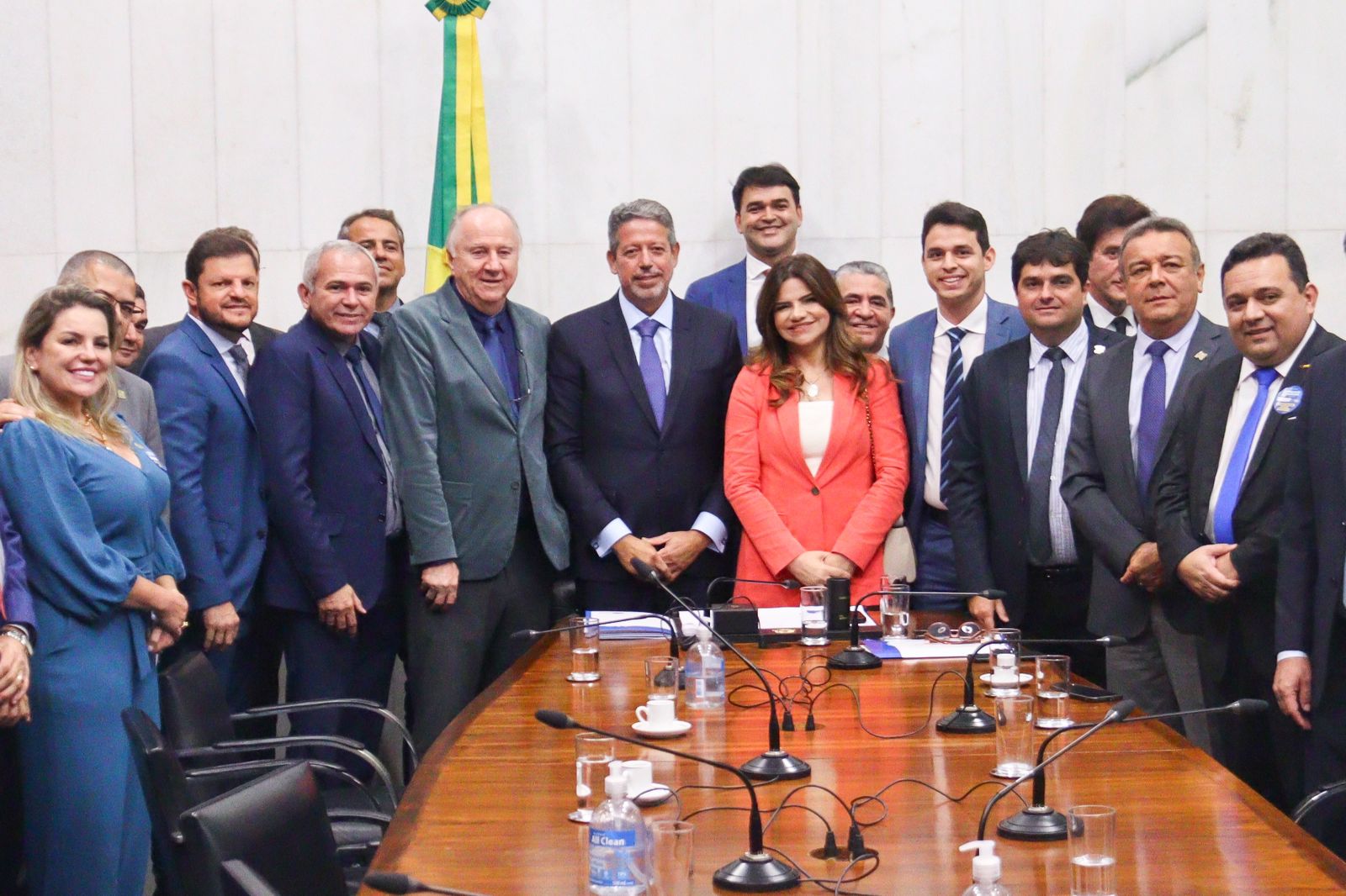 De Pires na Mão: Prefeitos vão a Brasília, denunciam crise finaceira vivida por eles e cobram solução