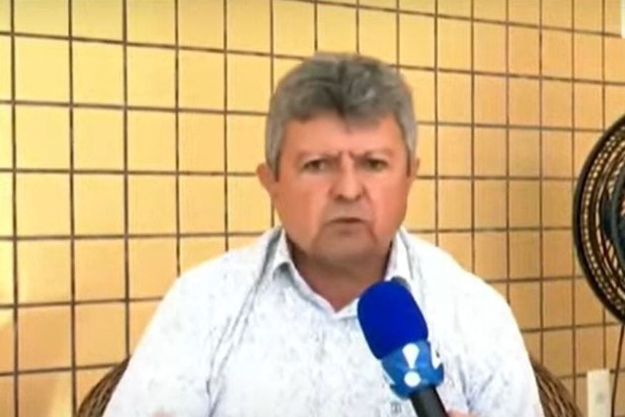 Após família ter que abrir cova para enterro em Gurinhém, prefeito pede perdão e coveiro diz que havia saído para almoçar