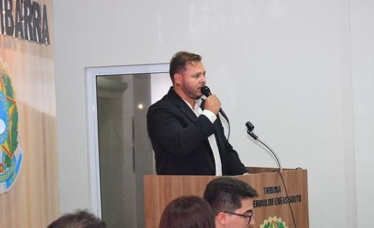 Prefeito interino de São Mamede pede respeito ao gestor afastado. Ouça