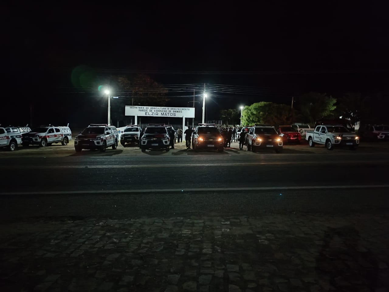 Polícia Civil, com apoio da PM e Corpo de Bombeiros, cumpre mandados em Itaporanga, em operação que investiga a morte de Júnior de Nereida