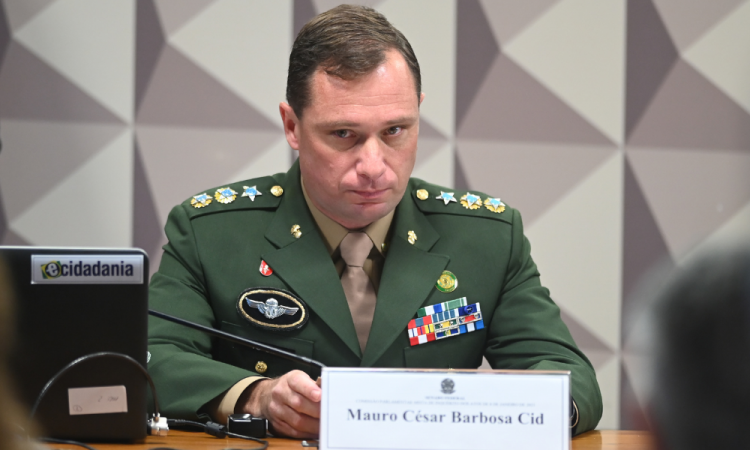 Mauro Cid vai confessar venda de joias a mando de Jair Bolsonaro, diz defesa