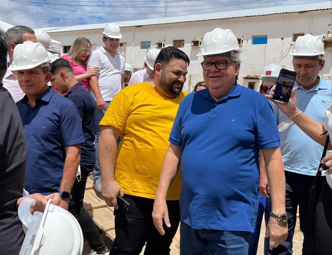 João Azevedo reforça compromisso em construir a Avenida Lagoa dos Patos, durante visita à Capital do Sertão