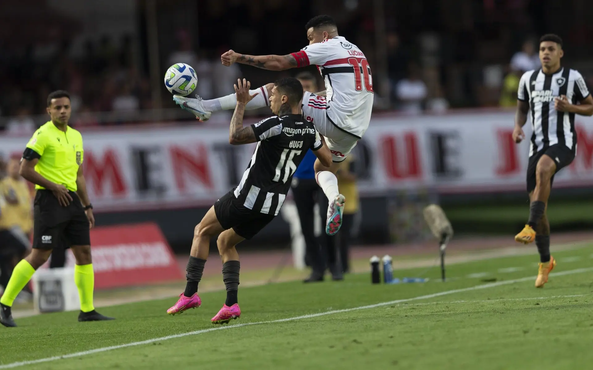 Com gols anulados de Luciano e brilho de Perri, São Paulo e Botafogo empatam pelo Brasileirão