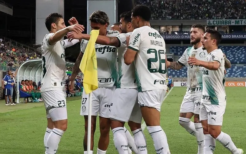 Com golaço de Ríos, Palmeiras vence o Cuiabá e diminui distância para o líder do Brasileirão