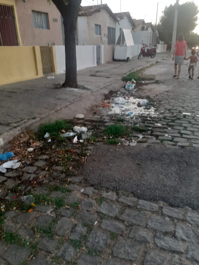Moradores do bairro Liberdade cobram conserto de galeria estourada
