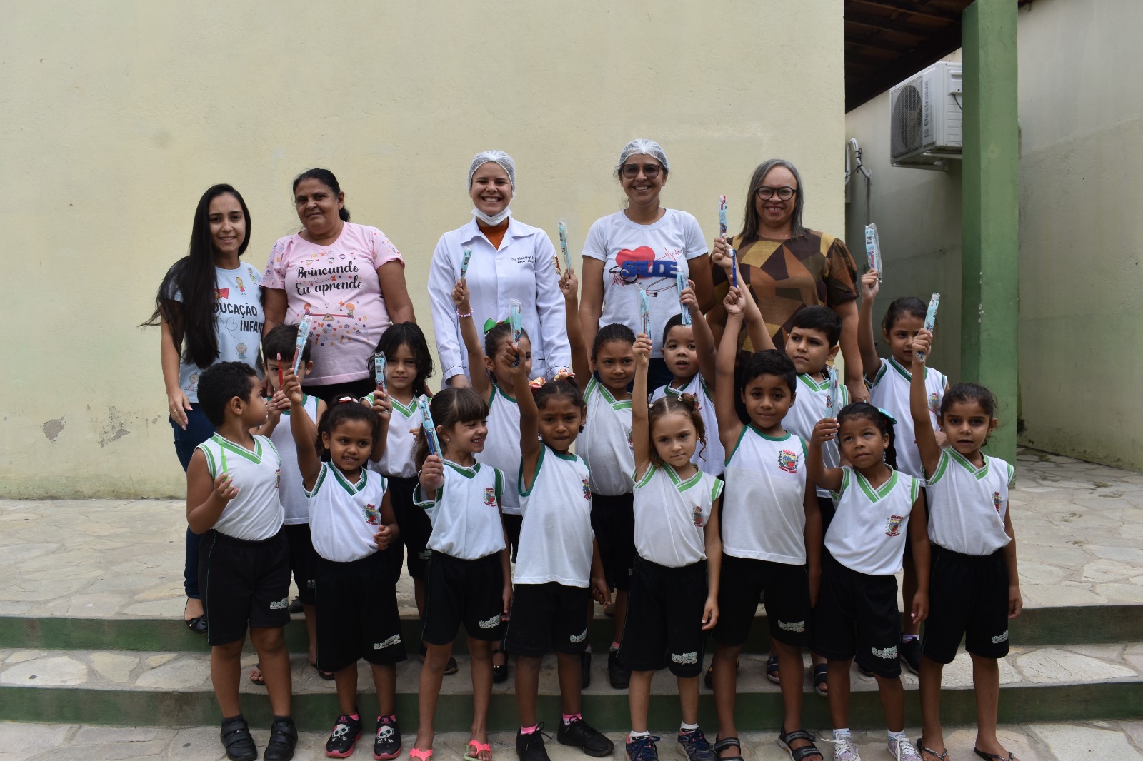 Saúde bucal é realizada em crianças da rede de ensino em São José do Bonfim, através do Programa Saúde na Escola (PSE)