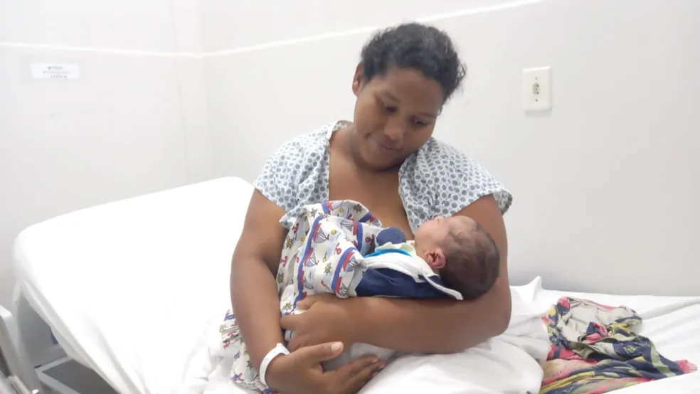 Na Paraíba: mulher dá à luz em estação de trem um dia depois de descobrir gravidez