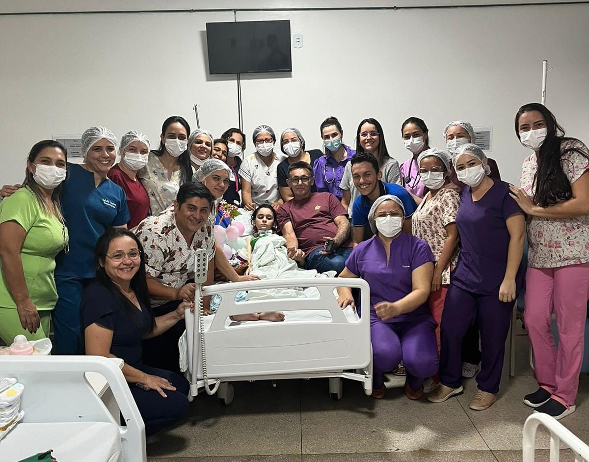 Hospital Infantil Noaldo Leite celebra a alta de Milena após 11 meses de tratamento intensivo