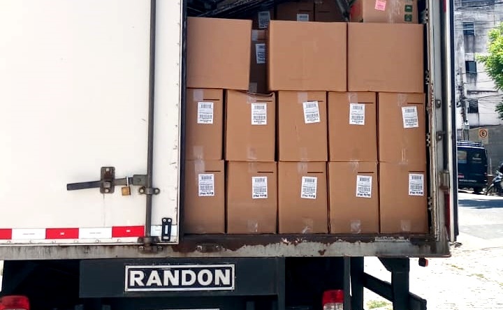 SEFAZ-PB apreende carga com doces e balas avaliada em R$ 200 mil, com nota irregular, em Itaporanga-PB