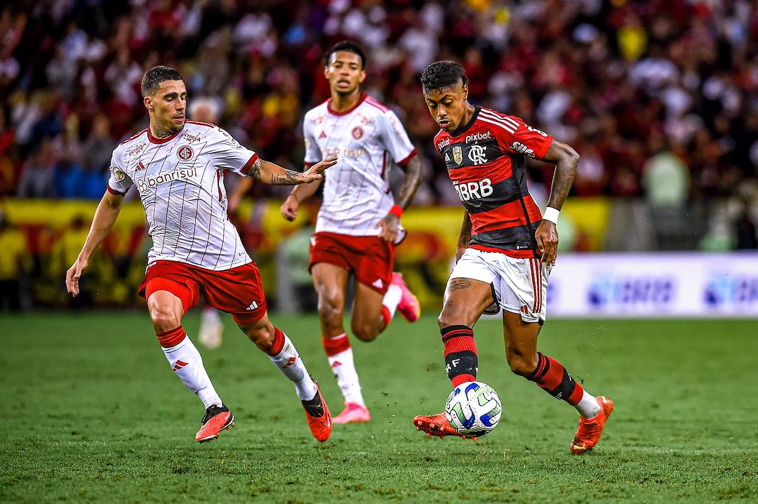 Com vaias da torcida, Flamengo empata com time reserva do Internacional, no Maracanã