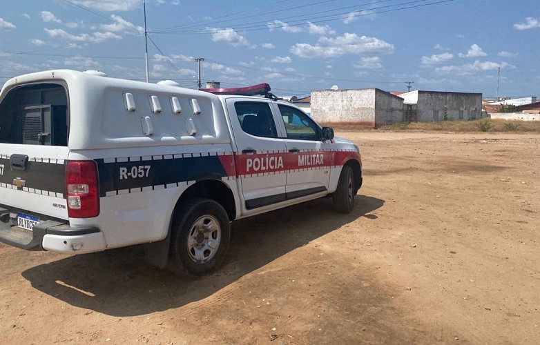 No Sertão: bandidos armados invadem residência, espancam empresário e fazem transferência bancária com celular da vítima