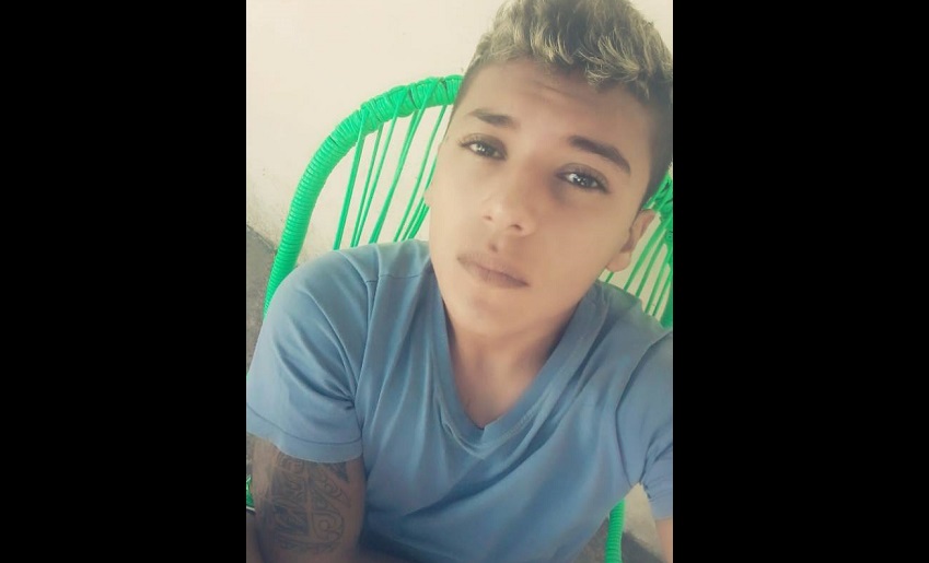 Jovem de 25 anos é encontrado morto na sala de casa, em Cajazeiras
