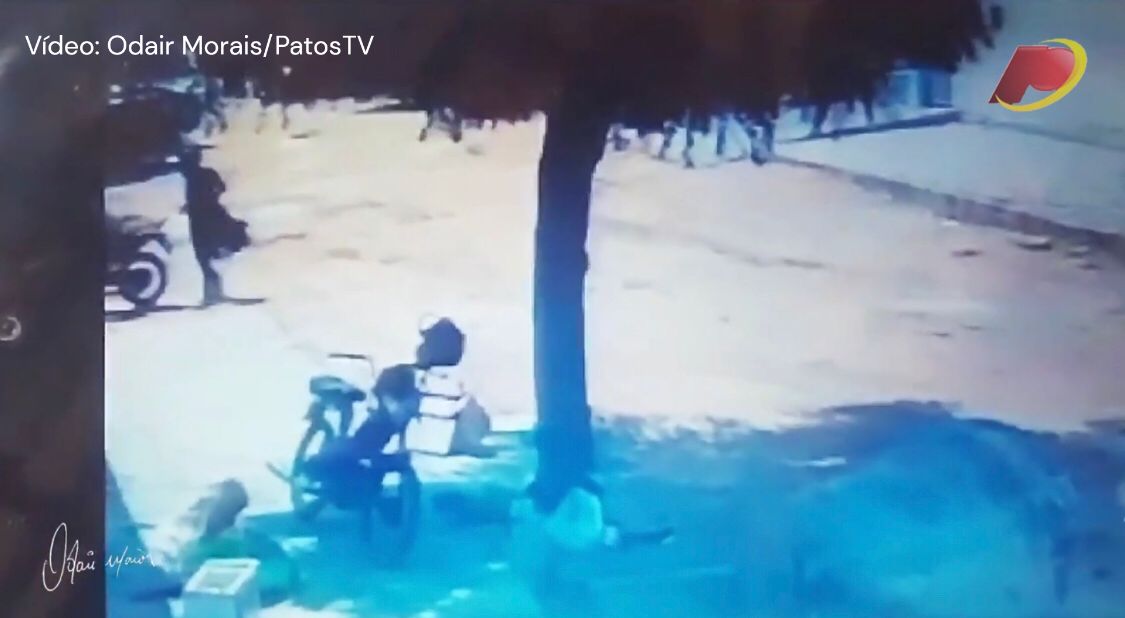 Imagens mostram assalto em canteiro de obras do Mix Mateus, na tarde desta segunda-feira (28), em Patos