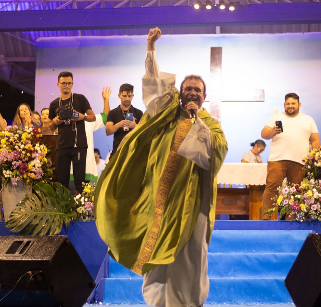 Padre Fabrício e a primavera católica no coração do Nordeste - Por Emilson Jr.