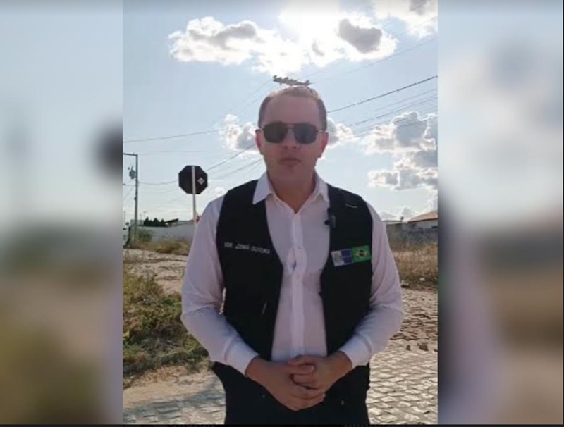 Vereador Josmá Oliveira diz que moradores do Geraldo Carvalho se cotizam para consertar buracos em ruas do bairro