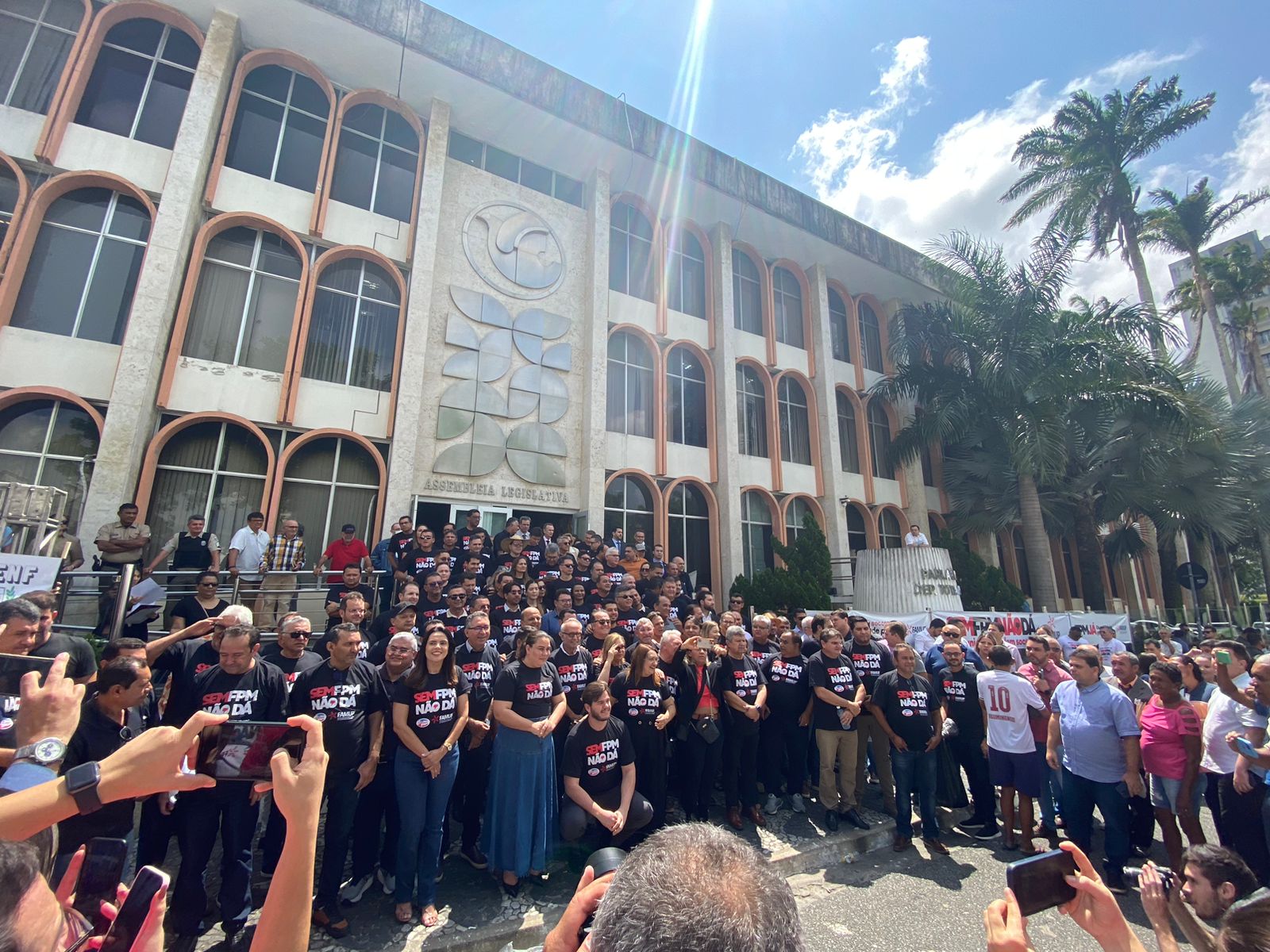 Queda no FPM no Governo Lula: Praça dos Três Poderes está tomada por prefeitos e prefeitas da Paraíba