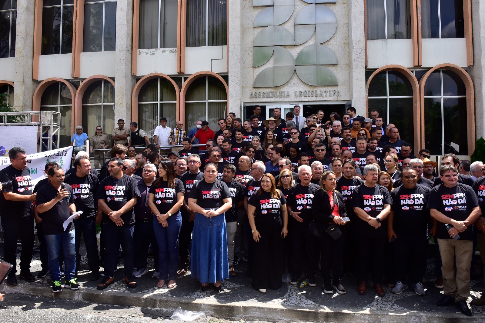 FAMUP denuncia que por conta de redução de repasse no governo Lula, municípios já demitem servidores e cortam serviços