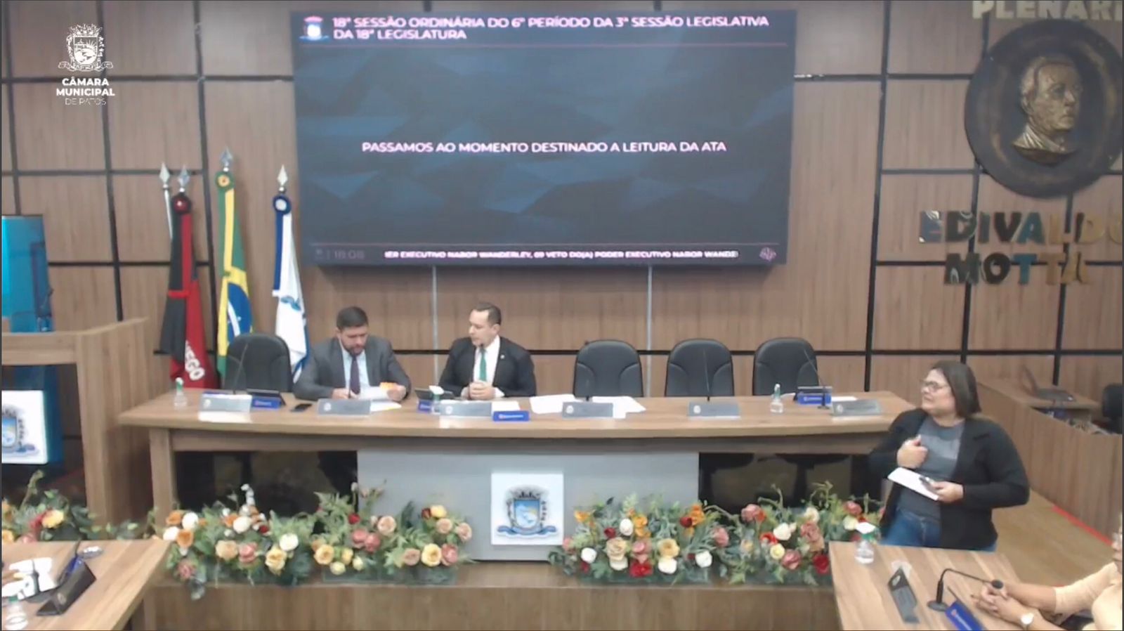 Sessão da Câmara Municipal de Patos desta quinta-feira (31) é marcada por bate-boca e discussões. OUÇA