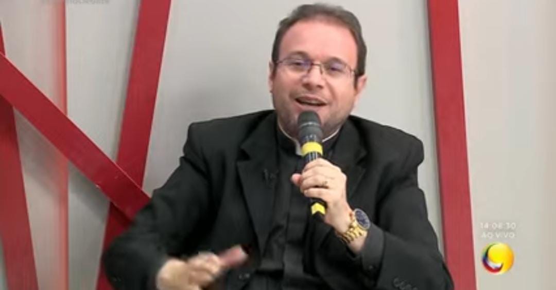Em entrevista à TV, Padre Fabrício destaca os frutos espirituais da Missa com Orações de Cura e Libertação