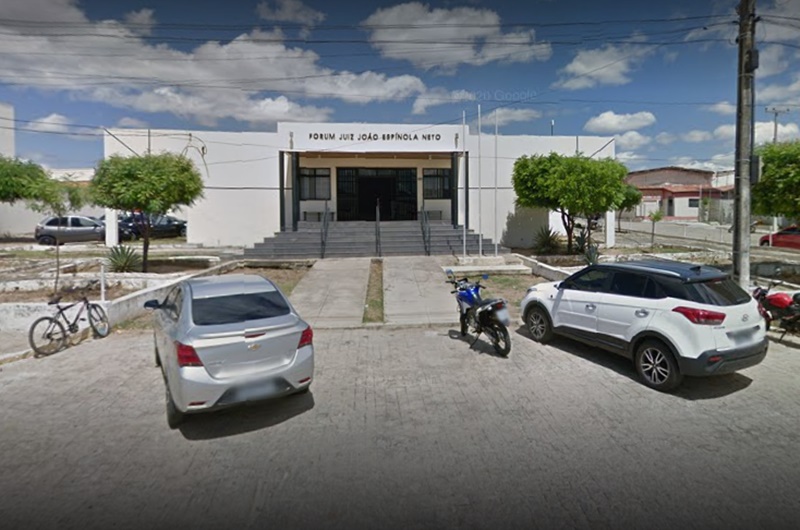 Júri condena réu a 16 anos de prisão por matar homem com faca em Itaporanga