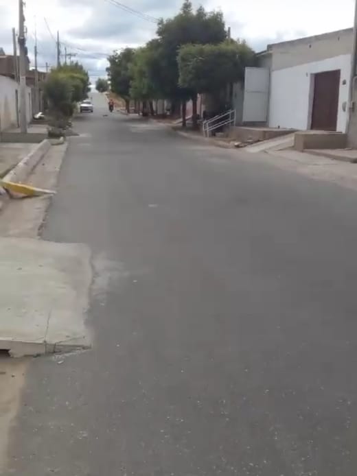 Moradores do bairro Sapateiros cobram colocação de quebra-molas em rua movimentada e STTRANS informa que ainda não houve solicitação