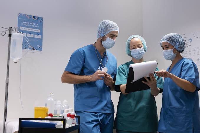 Presidente da FAMUP discute desafios do piso da enfermagem nos municípios paraibanos, em participação no Programa Revista dos Municípios deste sábado (02)