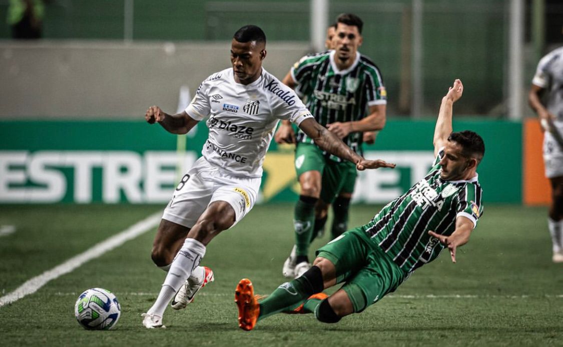 Santos vai mal de novo, perde para o América-MG e permanece na zona de rebaixamento do Brasileirão