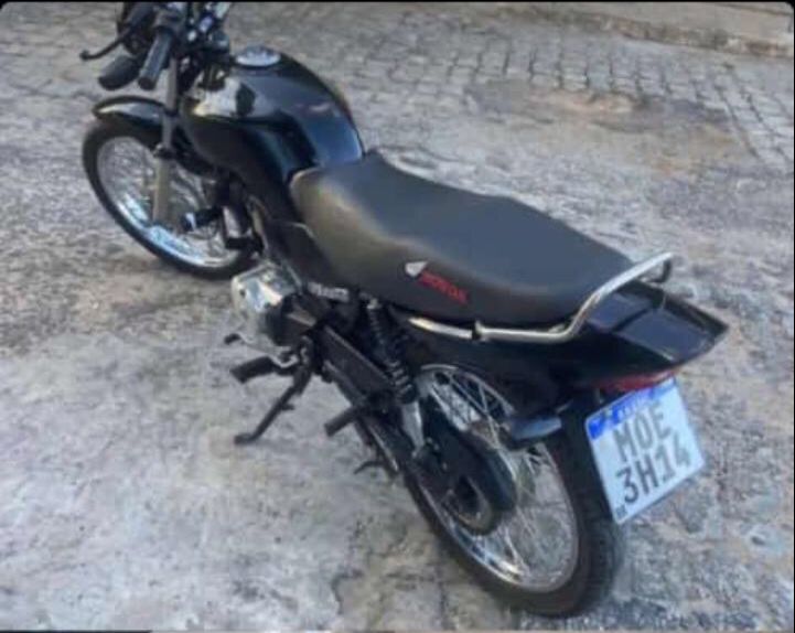 Motocicleta é furtada na tarde desta segunda-feira (04), no bairro Bivar Olinto, em Patos