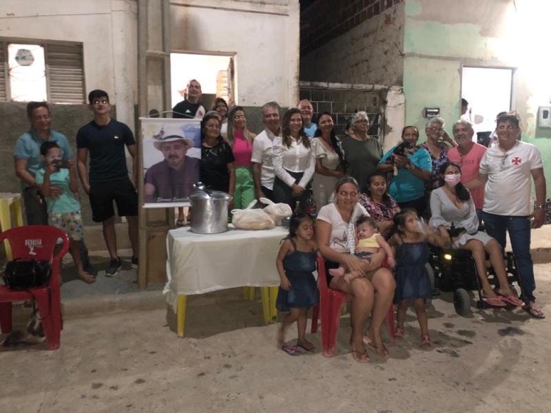 Programa de pavimentação: moradora comemora entrega de calçamento no Jardim Bela Vista