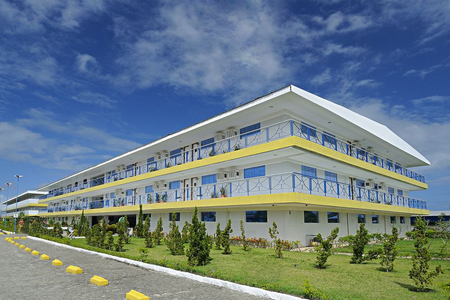 Faculdade de João Pessoa proíbe comunidade de alimentar e dar água a animais no Campus e gera revolta