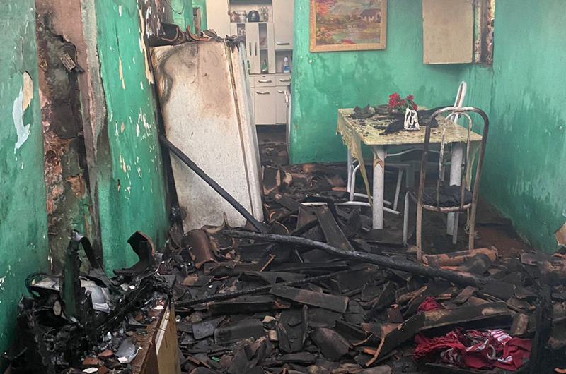 Incêndio destrói residência em Piancó, na tarde desta quarta-feira (06)