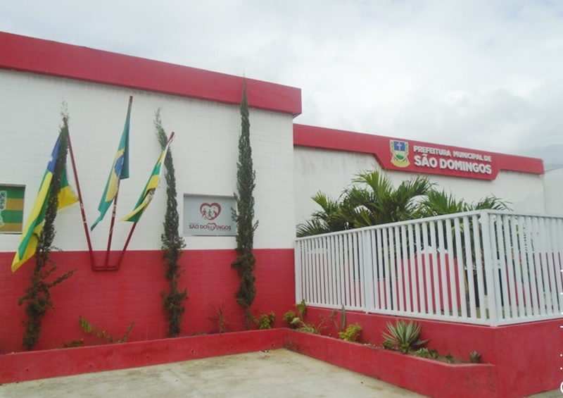 Mesmo sem citar queda no FPM, prefeita do Sertão exonera todos os servidores contratados, comissionados e secretários