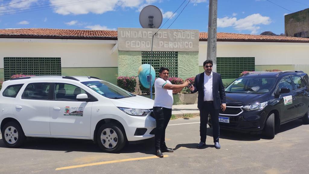 Prefeito de São José do Bonfim entrega veículos para Secretarias de Saúde e Assistência Social do município
