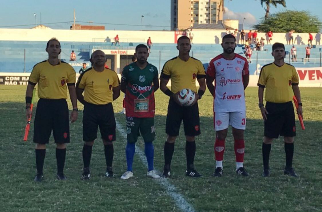 Com primeiro tempo apático e pênalti desperdiçado na segunda etapa, Esporte de Patos perde para a Picuiense em casa