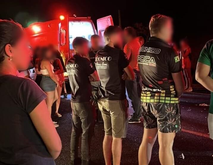Duas jovens ficaram feridas em grave acidente na noite deste domingo (10), na PB-238, entre Teixeira e Desterro