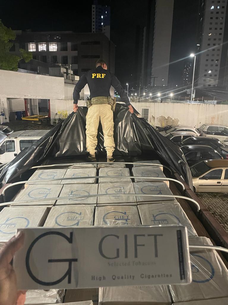 PRF apreende na Paraíba, carga de cigarros contrabandeados do Paraguai avaliada em aproximadamente R$ 1 milhão