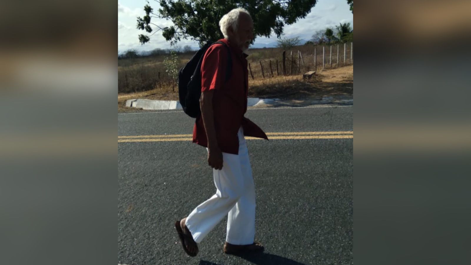 Populares relatam presença de idoso caminhando às margens da BR-361, em Santa Terezinha-PB, e que parece estar desorientado
