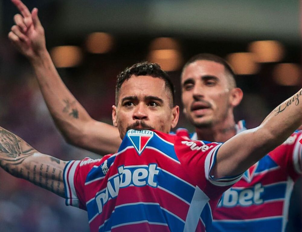 Pikachu ‘salva’ Marinho, Fortaleza marca nos acréscimos e quebra invencibilidade do Corinthians no Brasileirão