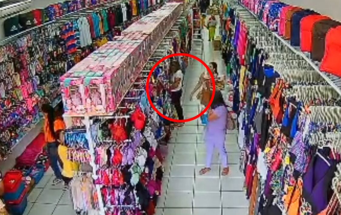 Em Patos: proprietário de loja de roupas relata flagrante de mulher furtando pijama; veja vídeo
