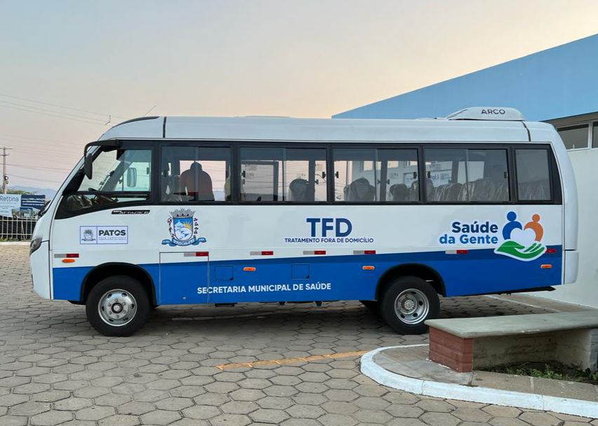Prefeitura entrega micro-ônibus para transporte de pessoas para tratamento médico fora do município