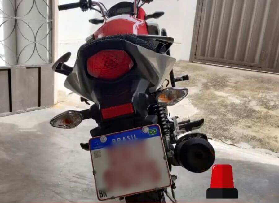 Moto que havia sido roubada na noite desta sexta (15), em Patos, é localizada pela PM, abandonada