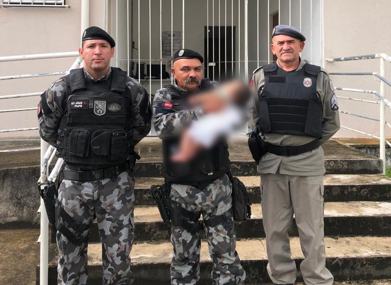 Em ato heroico, Policiais Militares salvam bebê de apenas 3 meses que estava engasgado, em João Pessoa; veja vídeo