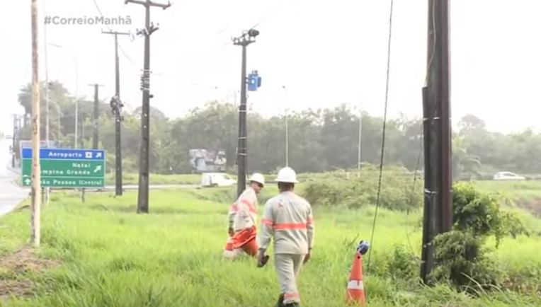Homem morre eletrocutado enquanto roubava fios de cobre, em João Pessoa