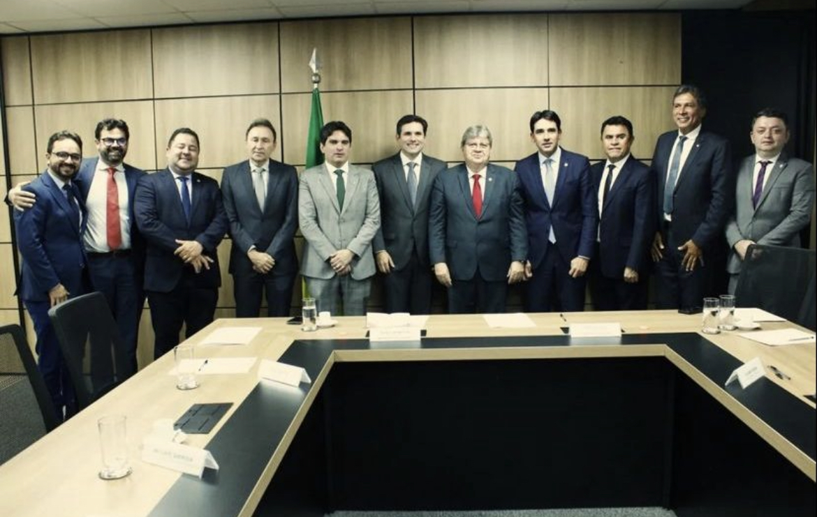 Ministro Silvio Costa garante que deve assinar nos próximos dias ordem de serviço para obras do Aeroporto de Patos