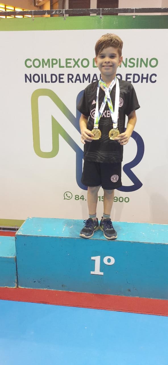 Garoto patoense de apenas 8 anos se destaca no tênis de mesa