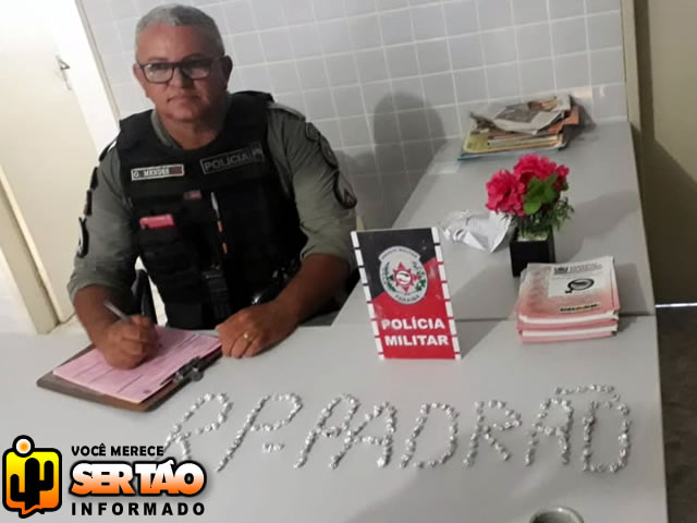 PM apreende drogas e arma em cena de crime de homicídio, local possivelmente funcionava boca de fumo