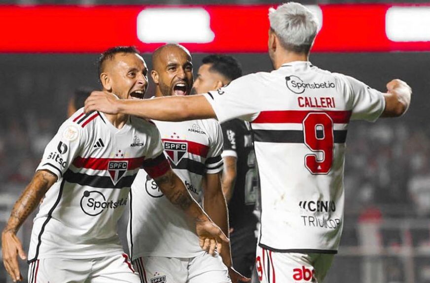 Toca no Calleri! Com dois gols, argentino é decisivo e garante virada do São Paulo no clássico contra o Corinthians pelo Brasileirão