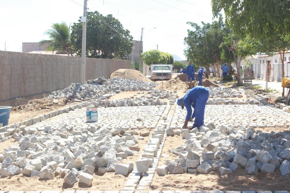 Empresa afirma que já está tomando providências junto à Cagepa para restabelecer o abastecimento de água na Rua Gilberto Taylor