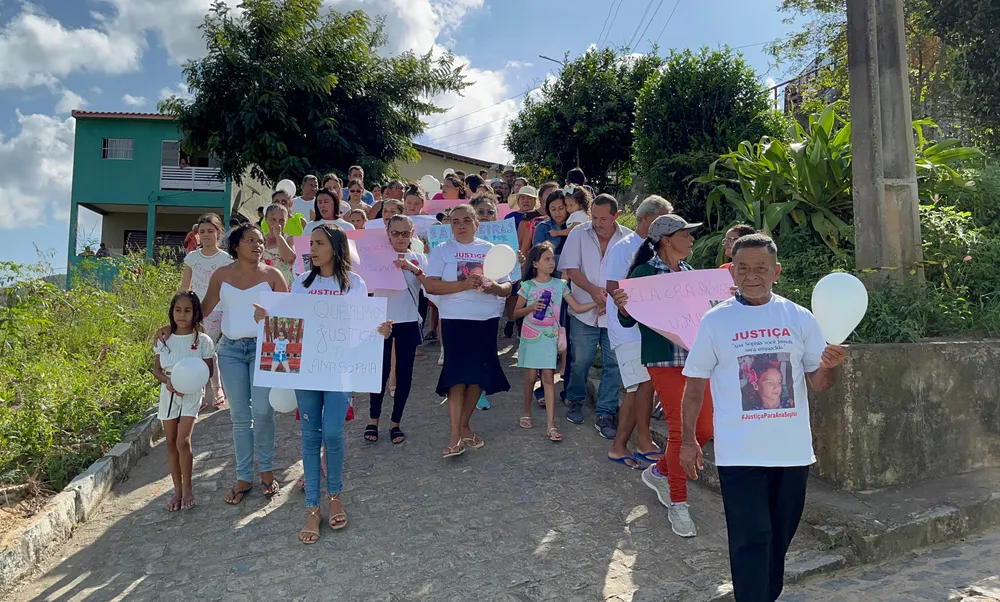 Caso Ana Sophia: protesto pedindo por justiça percorre ruas de distrito em Bananeiras, na Paraíba