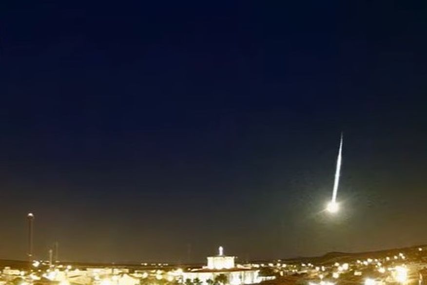 Imagens mostram meteoro explosivo que passou pela Paraíba e mais dois estados na noite da última segunda (02); veja o vídeo